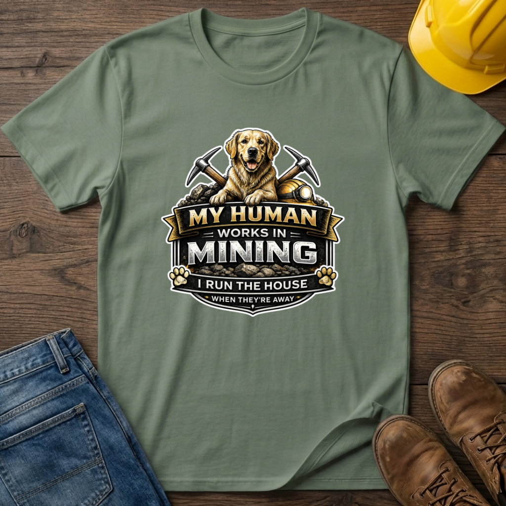 I Run The House - Dog T-Shirt